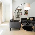 Chic Newly-Renovated Apartment Steps From Subway In Vienna\'S Hernals District