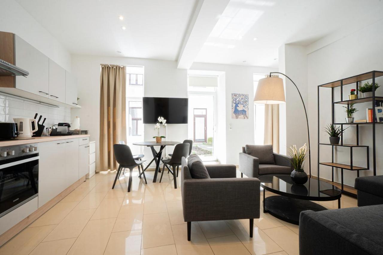 Chic Newly-renovated Steps From Subway In Vienna's Hernals District Appartement