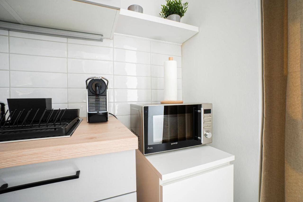 Chic Newly-renovated Steps From Subway In Vienna's Hernals District Wenen