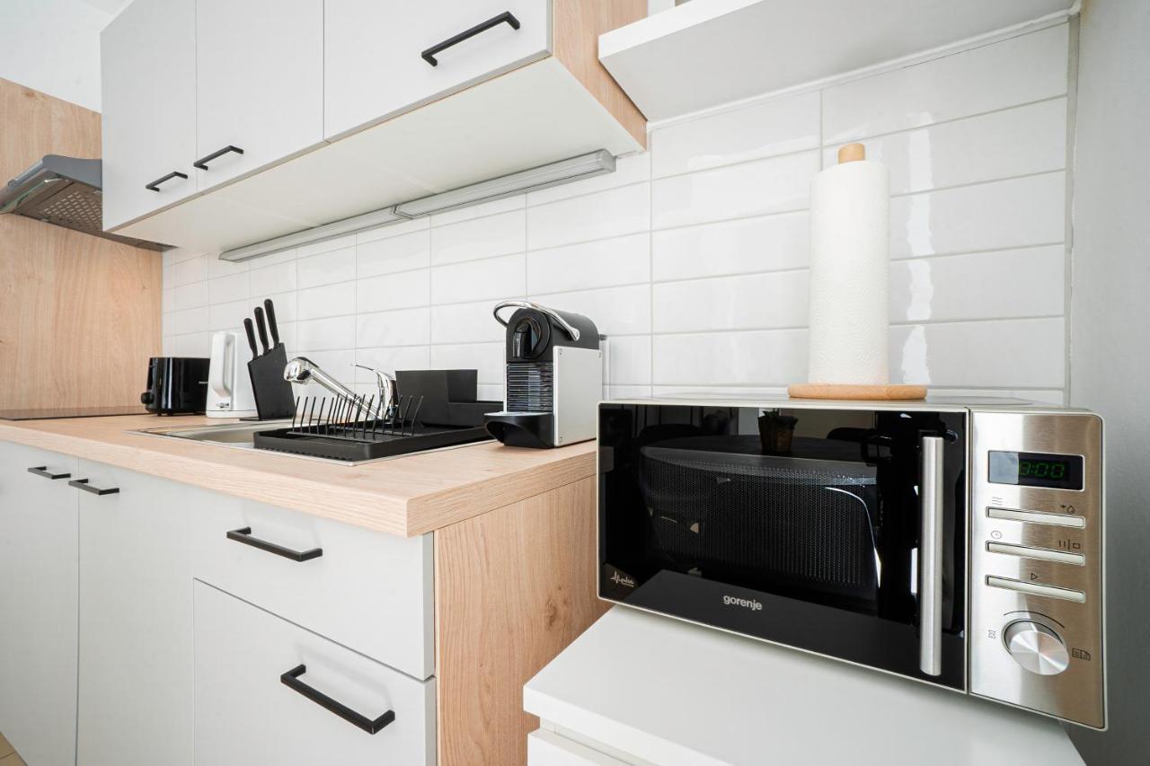 Chic Newly-renovated Steps From Subway In Vienna's Hernals District Appartement Wenen