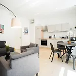 Chic Newly-Renovated Apartment Steps From Subway In Vienna\'S Hernals District