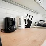 Chic Newly-Renovated Apartment Steps From Subway In Vienna\'S Hernals District
